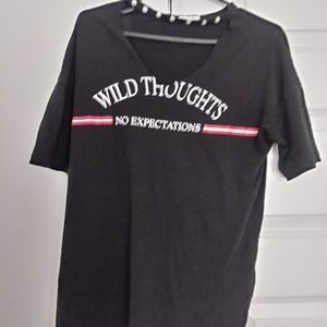 Loose fit black tshirt with pearl collar